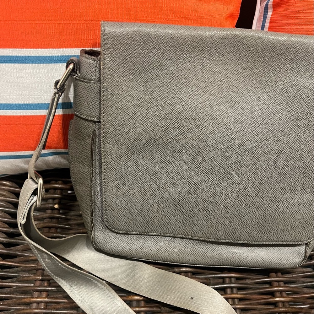 Louis Vuitton Taiga Milo Glacier Messenger Bag - Picture 2 of 16